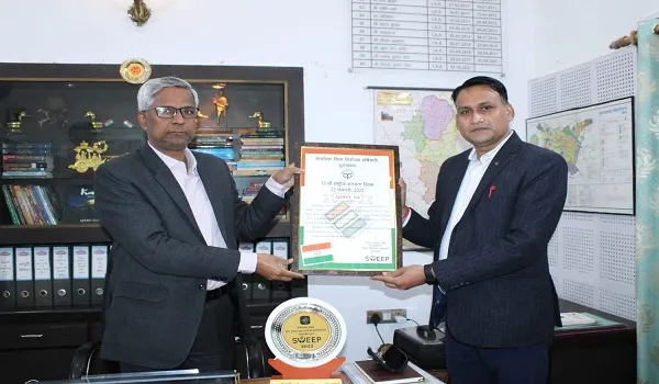 मुरादाबाद : शत-प्रतिशत मतदान की दिलाई शपथ, बेहतर कार्य के लिए मिला सम्मान
