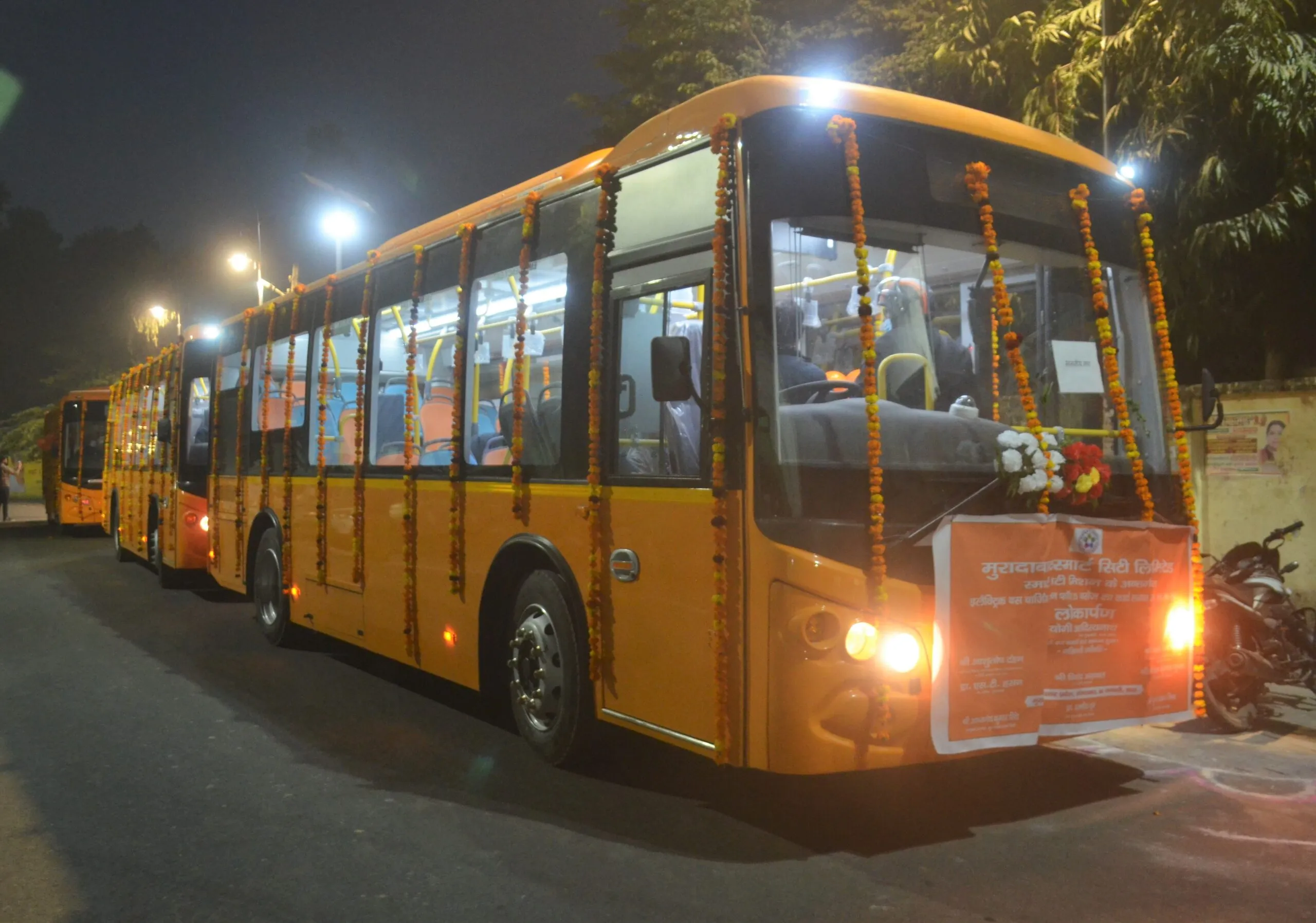 मथुरा: चार्जिंग प्वांइट न बनने से नहीं हो पाया ई-बसों का संचालन