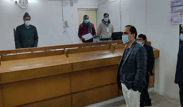 अमरोहा : डीएम ने लिया नामांकन कक्ष का जायजा