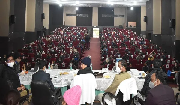 मुरादाबाद : 52 कार्मिकों को दिया मतदान का प्रशिक्षण