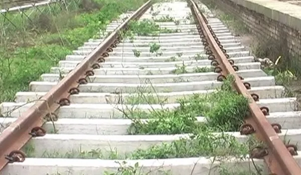 मुरादाबाद : युवक ने ट्रेन से कटकर की आत्महत्या