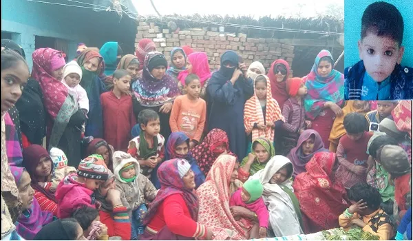 संभल : ई-रिक्शा पलटने से सड़क किनारे खड़ा बच्चा दबा, मौत