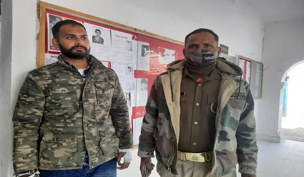 मुरादाबाद : घेराबंदी कर बिजनौर के बदमाश को तमंचे के साथ पकड़ा