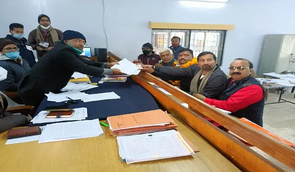 अमरोहा : भाजपा के तीन प्रत्याशियों ने कराया नामांकन, चप्पे-चप्पे पर रहा पुलिस का पहरा