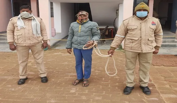 संभल : बंद मैंथा फैक्ट्री में तमंचे बनाने का भंडाफोड़, एक दबोचा