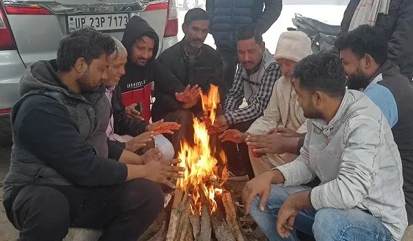 अमरोहा : धूप खिली तो मिली राहत, तेज हवाओं ने बढ़ाई ठंड