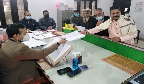 मुरादाबाद: भाजपा, सपा के प्रत्याशियों ने भरा पर्चा, कलेक्ट्रेट में रही कड़ी सुरक्षा