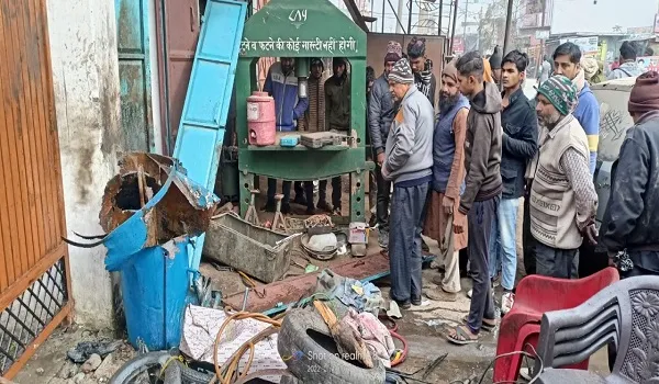 बिजनौर : गैस सिलेंडर फटने से वेल्डर गंभीर रूप से घायल