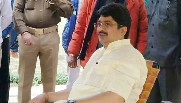 राजा भैया का बड़ा एलान, कहा- अकेले दम पर उतरेंगे यूपी के चुनावी रण में