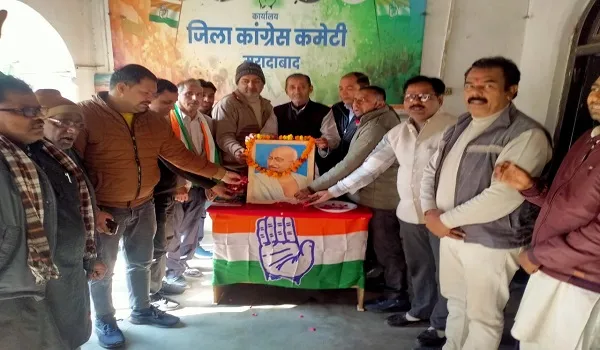 मुरादाबाद : कांग्रेस पदाधिकारियों ने राष्ट्रपिता को किया याद, पुण्यतिथि पर दी श्रद्धांजलि