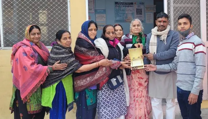 अयोध्या: गुजरात के भक्तों ने रामलला को भेंट की चांदी की शिला