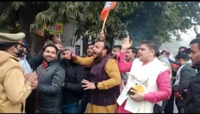 रायबरेलीः पंजाब के मुख्यमंत्री का पुतला फूंकने की कोशिश में भाजपा नेत्री नजरबंद