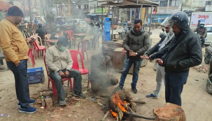अयोध्या: मकर संक्रांति पर सर्दी ने मारी पलटी, छूटी कंपकंपी, सड़कों पर सन्नाटा