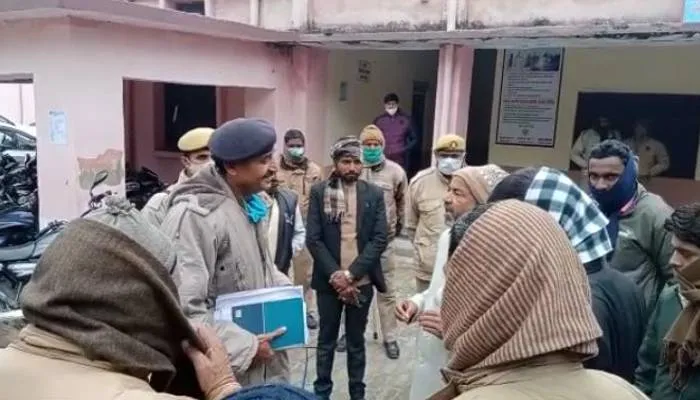 रायबरेली: अधिवक्ता और लेखपाल आए आमने-सामने, एसडीएम ने शांत कराया मामला