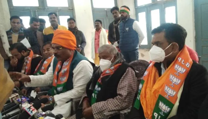 लाखन तिराहा पर सपा की गुंडागर्दी खत्म : सुब्रत पाठक