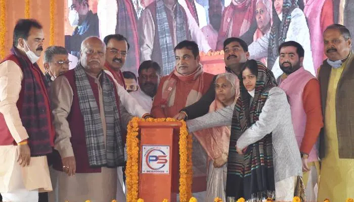 सुंदर व सुविधाजनक बनेगा 84 कोसी परिक्रमा मार्ग : गडकरी