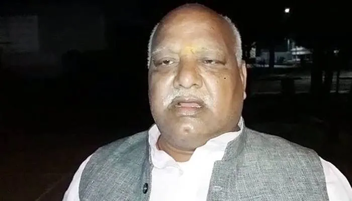 अयोध्या: विकास कार्यों के चलते छोटा रमना निवासी परेशान, सांसद ने किया निरीक्षण