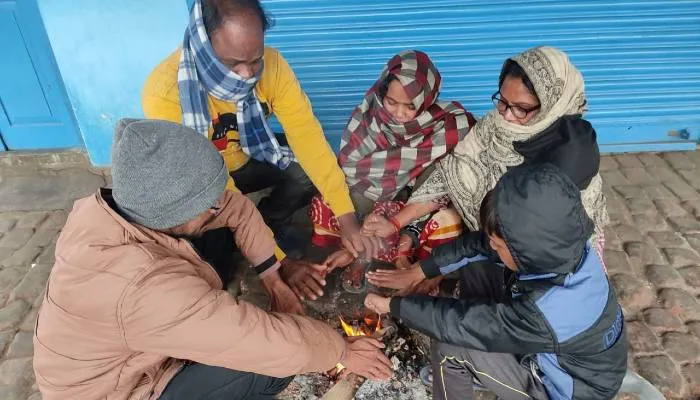 सर्दी की सिहरन में बारिश का तड़का, रेड अलर्ट जोन में अयोध्या भी शामिल