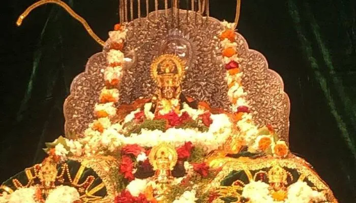 अयोध्या: आस्था पर भारी पड़ा कोरोना, घटे श्रद्धालु, 20 हजार तक सिमटा दान