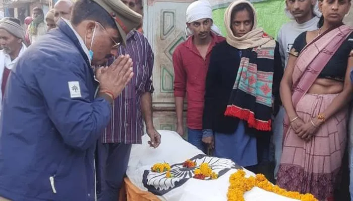 हरदोई: लोकतंत्र सेनानी को दी गई अंतिम विदाई, राजकीय सम्मान के साथ किया गया अंतिम संस्कार