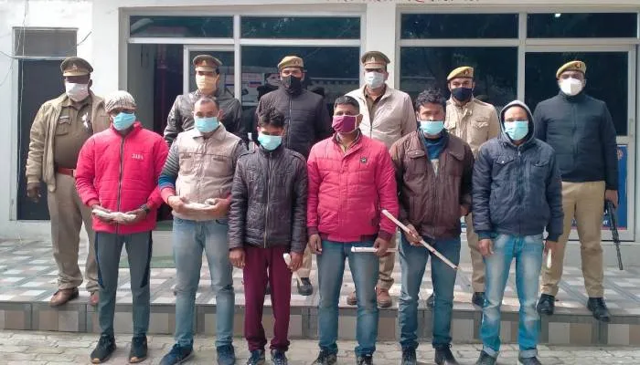रायबरेलीः पुलिस ने अवैध असलहा के साथ छह संदिग्ध युवकों को दबोचा