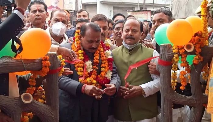 जालौन: केंद्रीय मंत्री ने किया सरदार पटेल व भगत सिंह की प्रतिमा का अनावरण