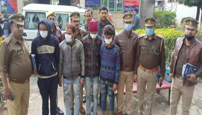 कानपुर: महाराजपुर पुलिस ने 4 शातिर लुटेरों को किया गिरफ्तार, तमंचा, जेवरात व लैपटॉप बरामद