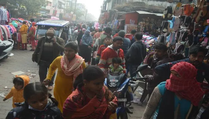 अयोध्या: घट रही कोरोना मरीजों की संख्या, लेकिन प्रोटोकॉल हो रहा जमकर उल्लंघन
