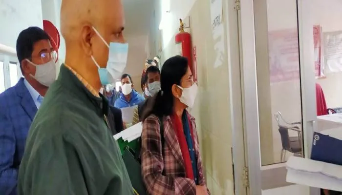 सीतापुर: नोडल अधिकारी ने किया सामुदायिक केंद्र का औचक निरीक्षण, गंदगी देख जताई नराजगी