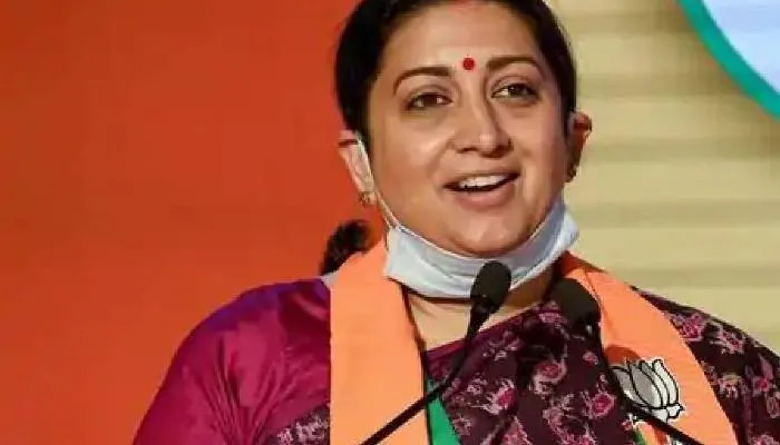 अपराधियों को टिकट देने वाली पार्टी महिलाओं को क्या ही सुरक्षा देगी : स्मृति ईरानी