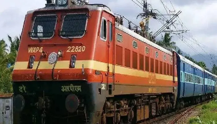 रेल यात्रियों के लिए बड़ी खबर: लखनऊ से गुजरने वाली ट्रेनें रहेंगी डायवर्ट, जानें वजह