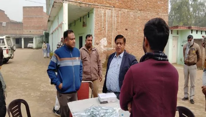रायबरेलीः एसडीएम लालगंज ने टीकाकरण कैंप का किया औचक निरीक्षण