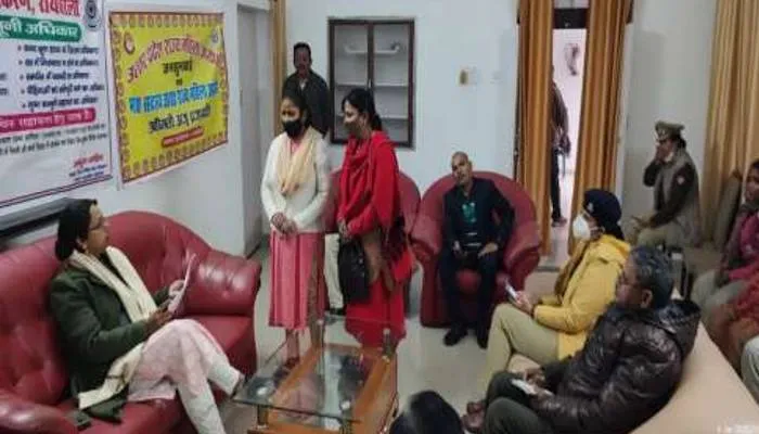 रायबरेलीः राज्य महिला आयोग की सदस्य ने सुनी महिलाओं की समस्याएं