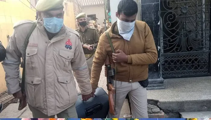 कन्नौज: इत्र कारोबारी के घर में मिली करोड़ों की नकदी, मशीन से गिने गये नोट