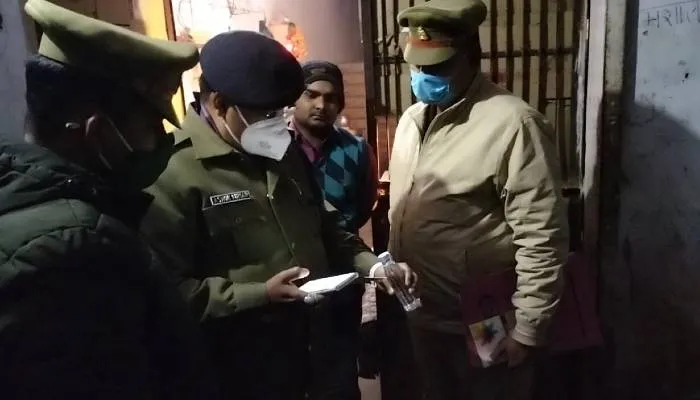 बहराइच: एएसपी ग्रामीण ने देशी शराब की दुकानों का किया निरीक्षण, दी हिदायत