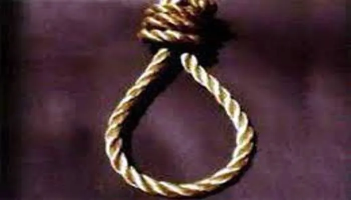 अयोध्या: संदिग्ध परिस्थितियों में गांव के बाहर पेड़ से लटका मिला युवक का शव