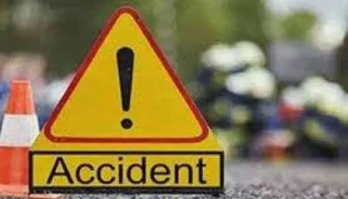 मुजफ्फरनगर: कार की टक्कर से बाइक सवार महिला की मौत, तीन घायल