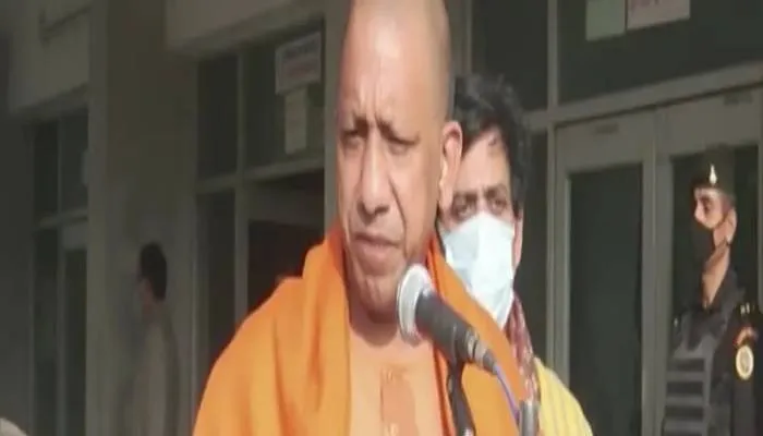 गोरखपुर: मुख्यमंत्री योगी ने बीआरडी मेडिकल कॉलेज का किया निरीक्षण