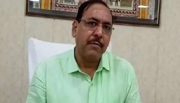झांसी मंडलायुक्त ने कोविड कमांड एंड कंट्रोल सेंटर का किया औचक निरीक्षण