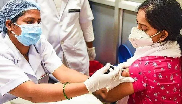 गर्भवती, धात्री महिलाओं का भी कोविड टीकाकरण जरूरी: सीएमओ