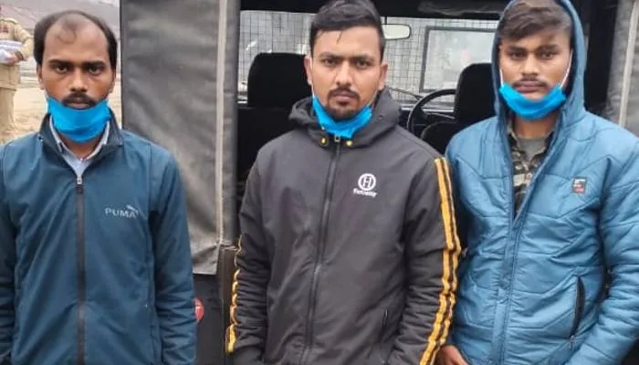 अयोध्या: मोबाइल लूटने वाले तीन आरोपियों को पुलिस ने दबोचा