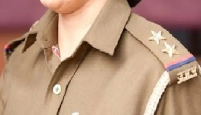 लखनऊ: महिला दरोगा ने थाना प्रभारी पर लगाया भ्रष्टाचार व अभद्रता का आरोप, वीडियो वायरल