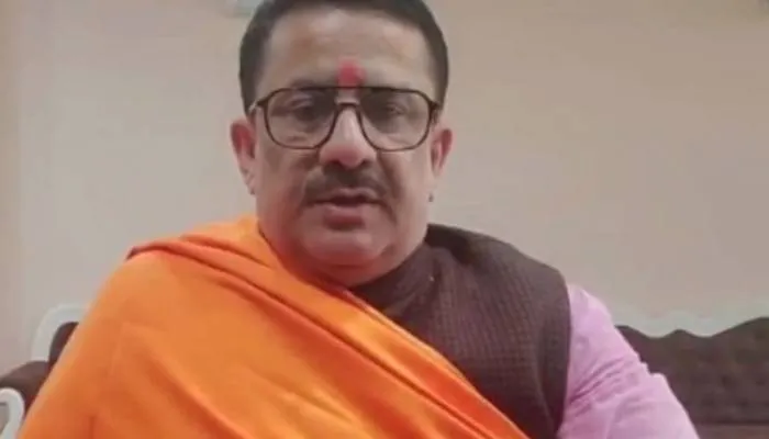 जितेंद्र नारायण त्यागी की पत्नी के साथ घर में घुसकर मारपीट, मामला दर्ज