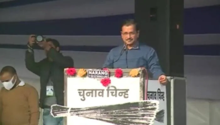 मिशन 2022: केजरीवाल ने किया तीखा वार, कहा- पिछली सरकारों ने बनवाए शमशान-कब्रिस्तान, हमें मौका दो स्कूल-अस्पताल बनवा देंगे