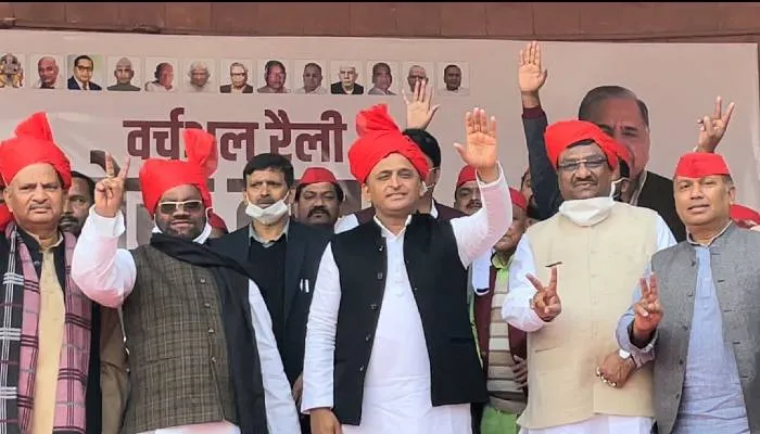 यूपी चुनाव : अखिलेश ने सीएम योगी पर बोला हमला, कहा- बाबा से कैच छूट गया