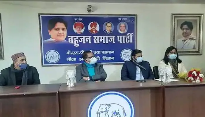 यूपी चुनाव: निर्भया मामले की वकील सीमा कुशवाहा बसपा में हुईं शामिल