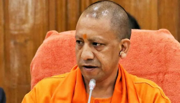 यूपी में धीमी हुई कोरोना की रफ्तार, सीएम योगी ने कहा- डरें नहीं, सावधानी बरतें