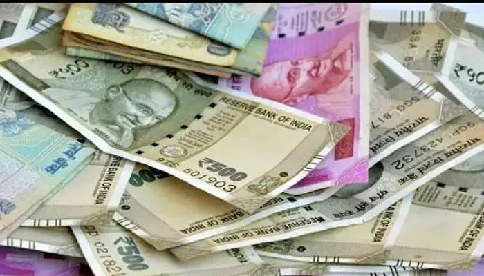 लखनऊ: वाहन चेकिंग के दौरान सभासद की कार से बरामद हुआ छह लाख रुपए