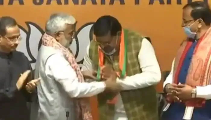 यूपी चुनाव 2022: सपा को लगा एक और बड़ा झटका, विधायक सुभाष राय बीजेपी में हुए शामिल