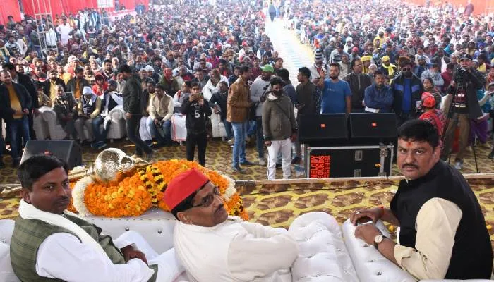 सपा की उपलब्धियां गिना रही भाजपा : लालजी वर्मा